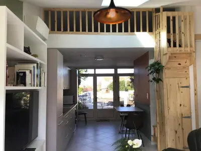 Bibliothèque dans la maison de vacances