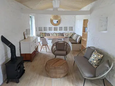 Coin salon dans l'établissement Le Moulin du Fresne, chambres d'hôtes