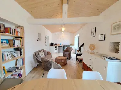 Coin salon dans l'établissement Le Moulin du Fresne, chambres d'hôtes