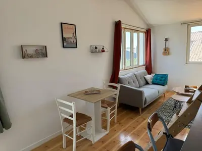Coin salon dans l'établissement ღ L'Entr'Act • Au cœur de ville et du vieux Port