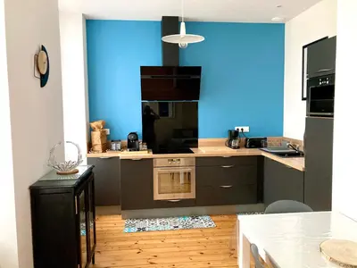 Cuisine ou kitchenette dans l'établissement Beau T3 lumineux : La Couronne