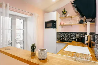 Cuisine ou kitchenette dans l'établissement Élégance Rochelaise avec Terrasse