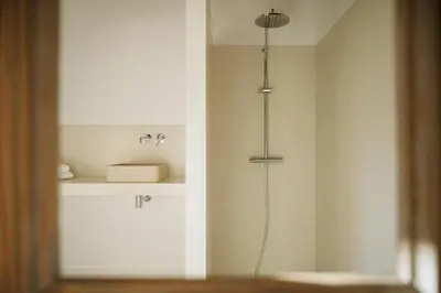 Salle de bains dans l'établissement L'Annexe Singulière