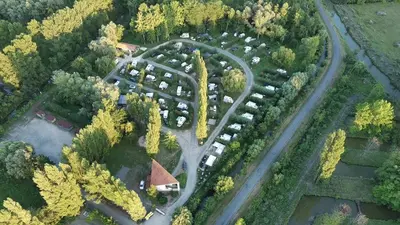Vue panoramique sur l'établissement Camping Le Marais Sauvage