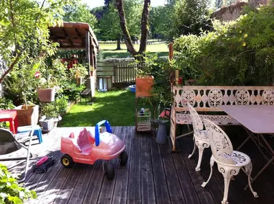 Jardin de l'établissement Maison d'artistes jolie et atypique à Vivonne