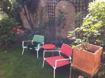 Jardin de l'établissement Maison d'artistes jolie et atypique à Vivonne