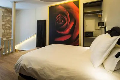 Un ou plusieurs lits dans un hébergement de l'établissement Love Room centre ville de Cognac