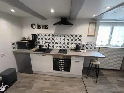 Cuisine ou kitchenette dans l'établissement La porte Bleue