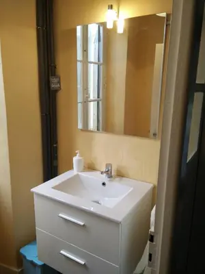 Salle de bains dans l'établissement La Maison Bleue