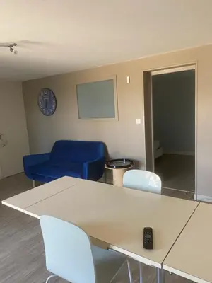 Coin salon dans l'établissement Logement des pivoines