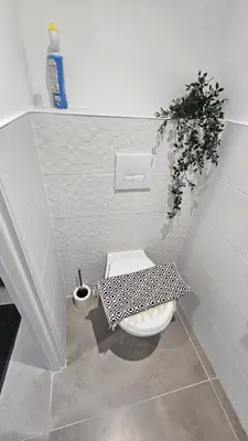 Salle de bains dans l'établissement NeseHome, Maison à proximité du Futuroscope