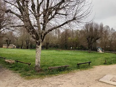 Jardin de l'établissement Au bord de la rivière