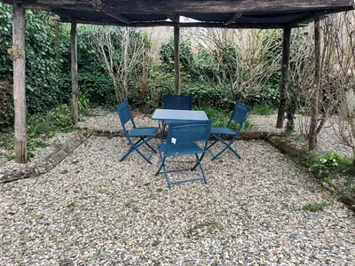 Jardin de l'établissement Au bord de la rivière