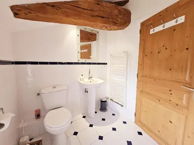 Salle de bains dans l'établissement La spacieuse maison des miots