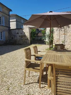 Terrasse ou espace extérieur de l'établissement La spacieuse maison des miots