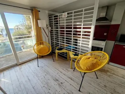 Cuisine ou kitchenette dans l'établissement Face à la mer