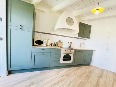 Cuisine ou kitchenette dans l'établissement LE PETIT FRANC gite cosy proche tous commerces
