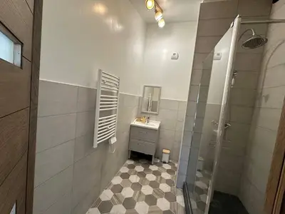Salle de bains dans l'établissement Chambres d'Hôtes ''SOUS L'OMBRE DES MIMOSAS''