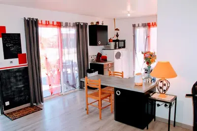 Cuisine ou kitchenette dans l'établissement Le 16 BIS Appart Climatisé PMR