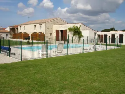 Piscine de l'établissement Appartement La Rochelle ou située à proximité