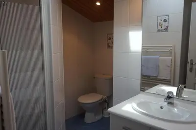 Salle de bains dans l'établissement Appartement La Rochelle