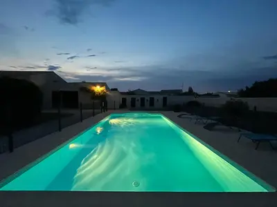 Piscine de l'établissement Appartement La Rochelle ou située à proximité