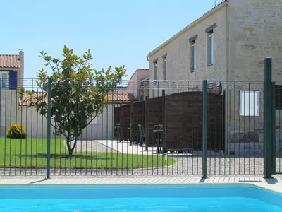 Piscine de l'établissement Appartement La Rochelle ou située à proximité