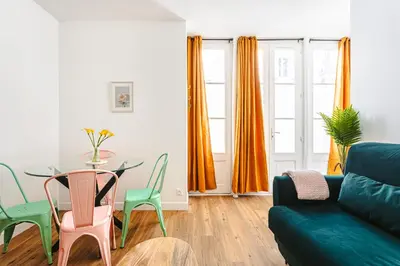 Coin salon dans l'établissement Le pimpé Rochelais