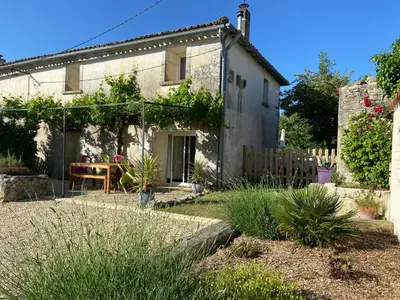 Jardin de l'établissement La Maison des Coteaux