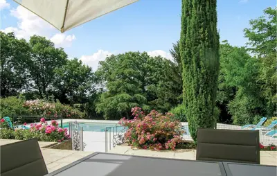 Piscine de l'établissement Awesome Home In Souvigne ou située à proximité