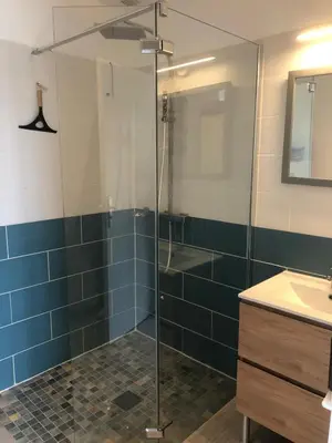 Salle de bains dans l'établissement La Grange de la Brousse