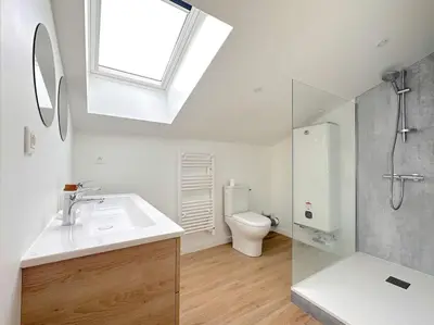 Salle de bains dans l'établissement Maison à 5 min du Futuroscope