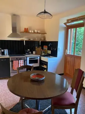 Cuisine ou kitchenette dans l'établissement Le Prieuré du Vigeant