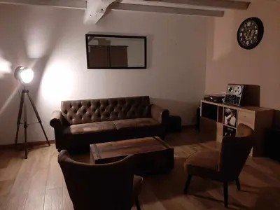 Coin salon dans l'établissement Le Clos du Puits