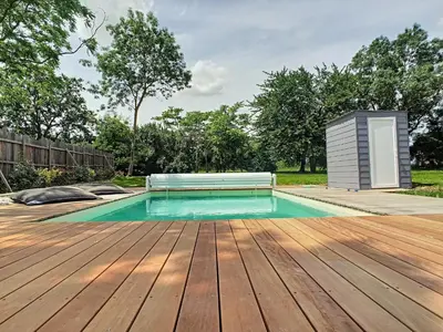 Piscine de l'établissement Gîte La Lézardière avec piscine chauffée dès le 4 avril ou située à proximité