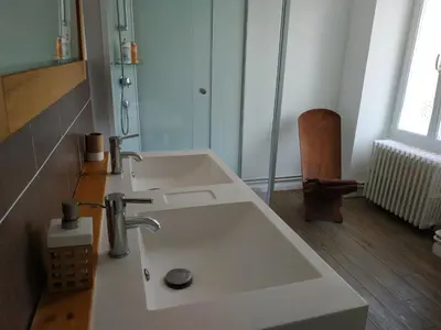 Salle de bains dans l'établissement Gite du lavoir