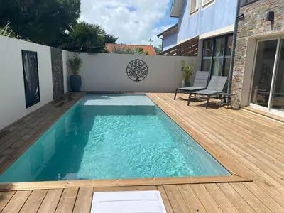 Piscine de l'établissement Villa 300m de la mer, Chatelaillon Piscine et SPA ou située à proximité