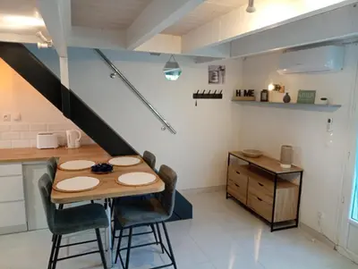 Cuisine ou kitchenette dans l'établissement Appartement 4 personnes bord mer