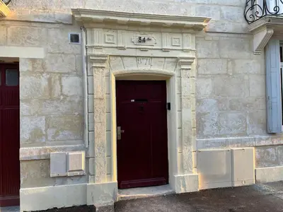 Façade ou entrée de l'établissement Magnifique T4 hypercentre Rochefort, arrivée autonome
