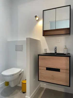 Salle de bains dans l'établissement Magnifique T4 hypercentre Rochefort, arrivée autonome