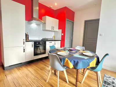 Cuisine ou kitchenette dans l'établissement Le Cassiopée ~ T3 avec parking proche centre ville