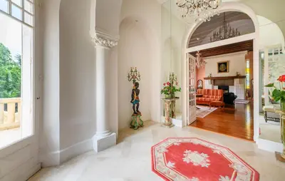 Coin salon dans l'établissement Awesome Home In Lencloître