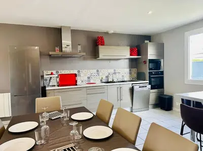 Cuisine ou kitchenette dans l'établissement Au petit bonheur - Maison familiale au calme