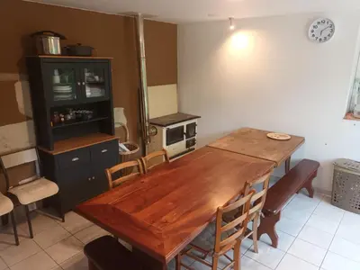 Cuisine ou kitchenette dans l'établissement Gîte-Nature-Poitou 14 personnes 36 min Futuroscope