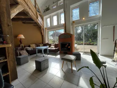 Coin salon dans l'établissement Gîte-Nature-Poitou 14 personnes 36 min Futuroscope