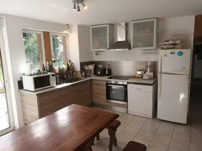 Cuisine ou kitchenette dans l'établissement Gîte-Nature-Poitou 14 personnes 36 min Futuroscope