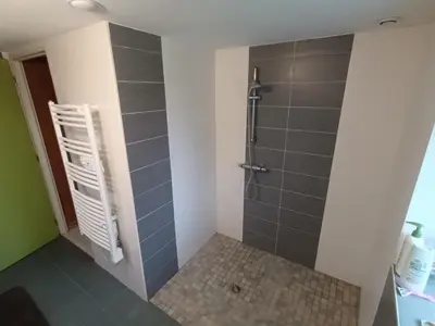 Salle de bains dans l'établissement Gîte-Nature-Poitou 14 personnes 36 min Futuroscope