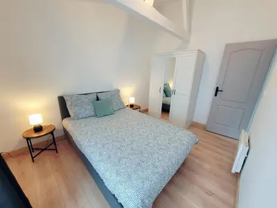 Un ou plusieurs lits dans un hébergement de l'établissement Appartement 2 chambres centre-ville avec terrasse