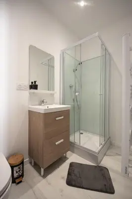 Salle de bains dans l'établissement BLD-Location