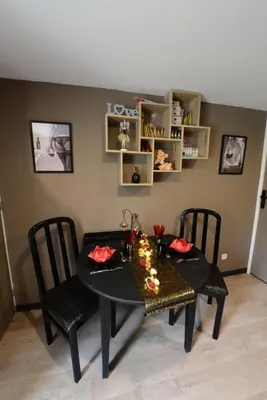 Coin salon dans l'établissement Love Room 